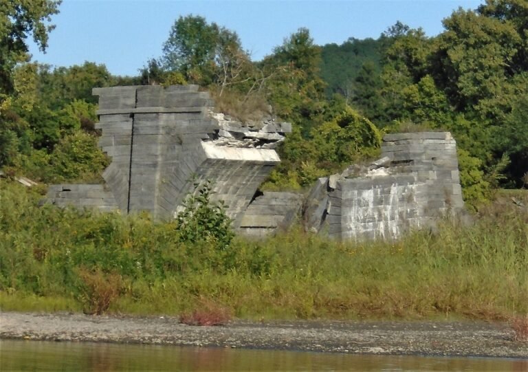 A surviving pier of the Schoharie Creek Aqueduct