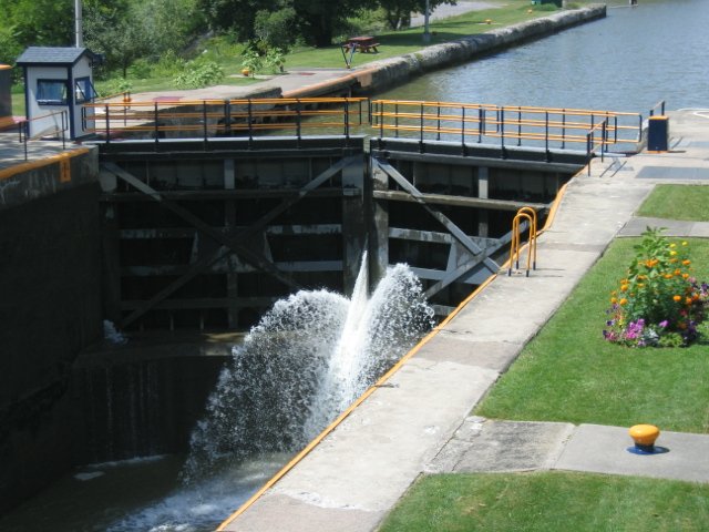 Water rushing through Lock 32 at Pittsford on the Erie Canal