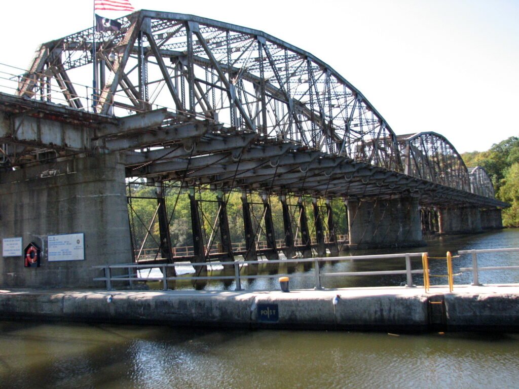 The movable dam at Lock E11, Amsterdam, on the canalized Mohawk River
