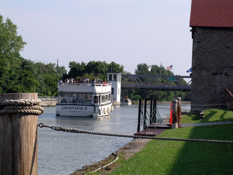 Lockport Locks and Erie Canal Cruises