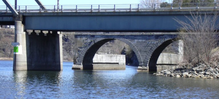 The Rexford Aqueduct's southern segment, looking east behind the Route 146 bridge