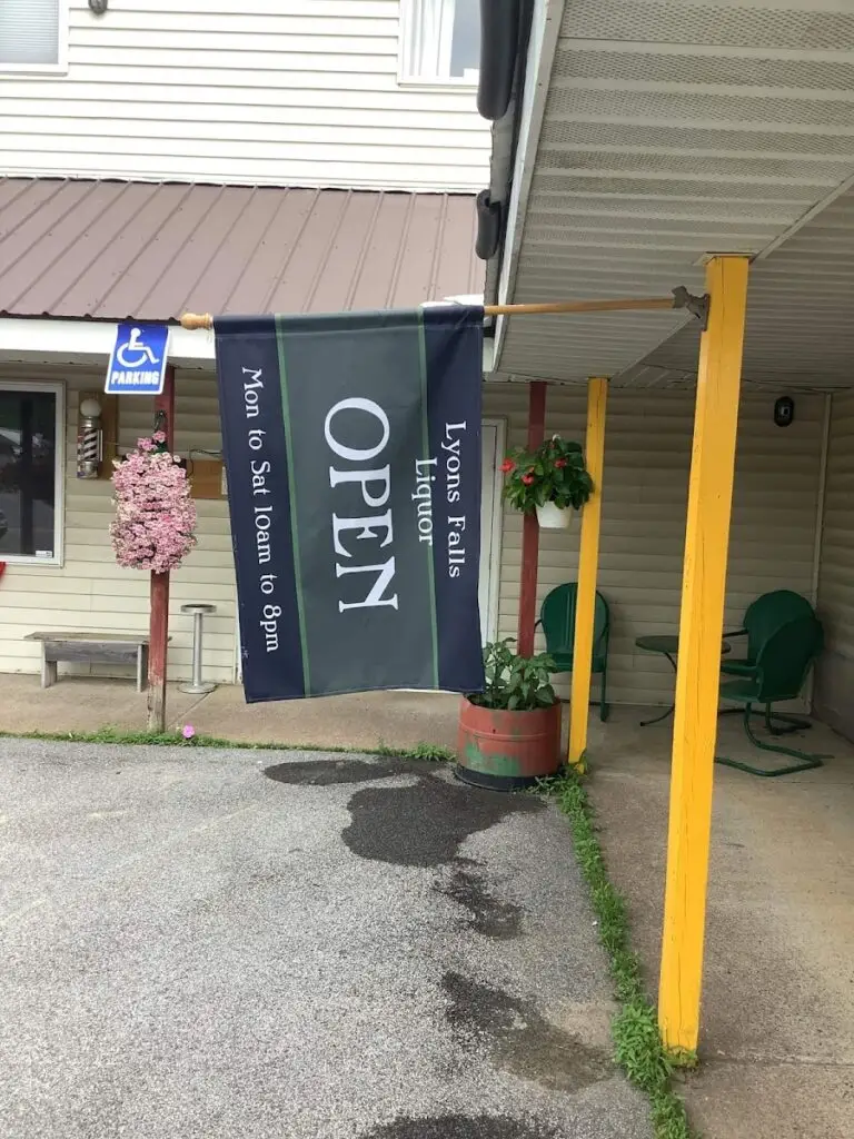 Lyons Liquor Store