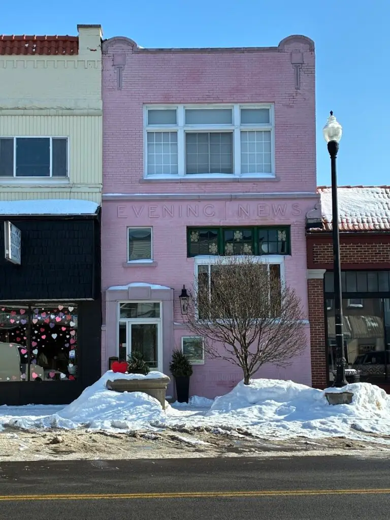 River Art Gallery & Gifts