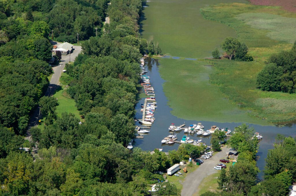 The Klam'r Tavern & Marina
