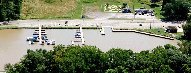 Wide Waters Marina / Nelson C. Goehle Public Marina